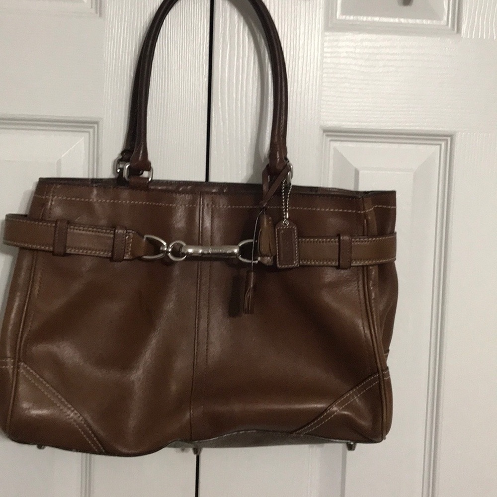 COACH SHOULDER BAG .